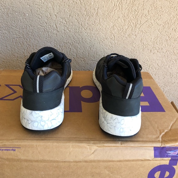 New Balance Re-engineered - Picture 2 of 4